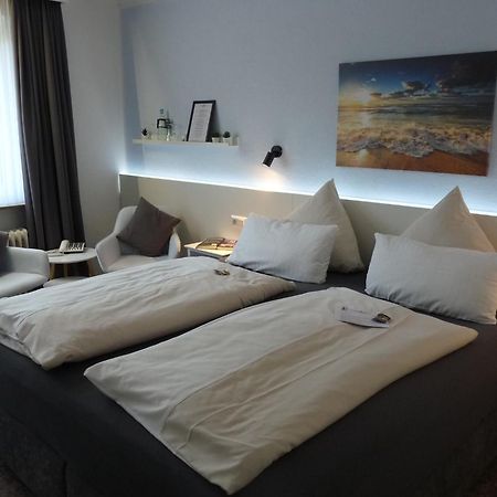 באד צווישנהם Hotel Zum Rosenteich מראה חיצוני תמונה