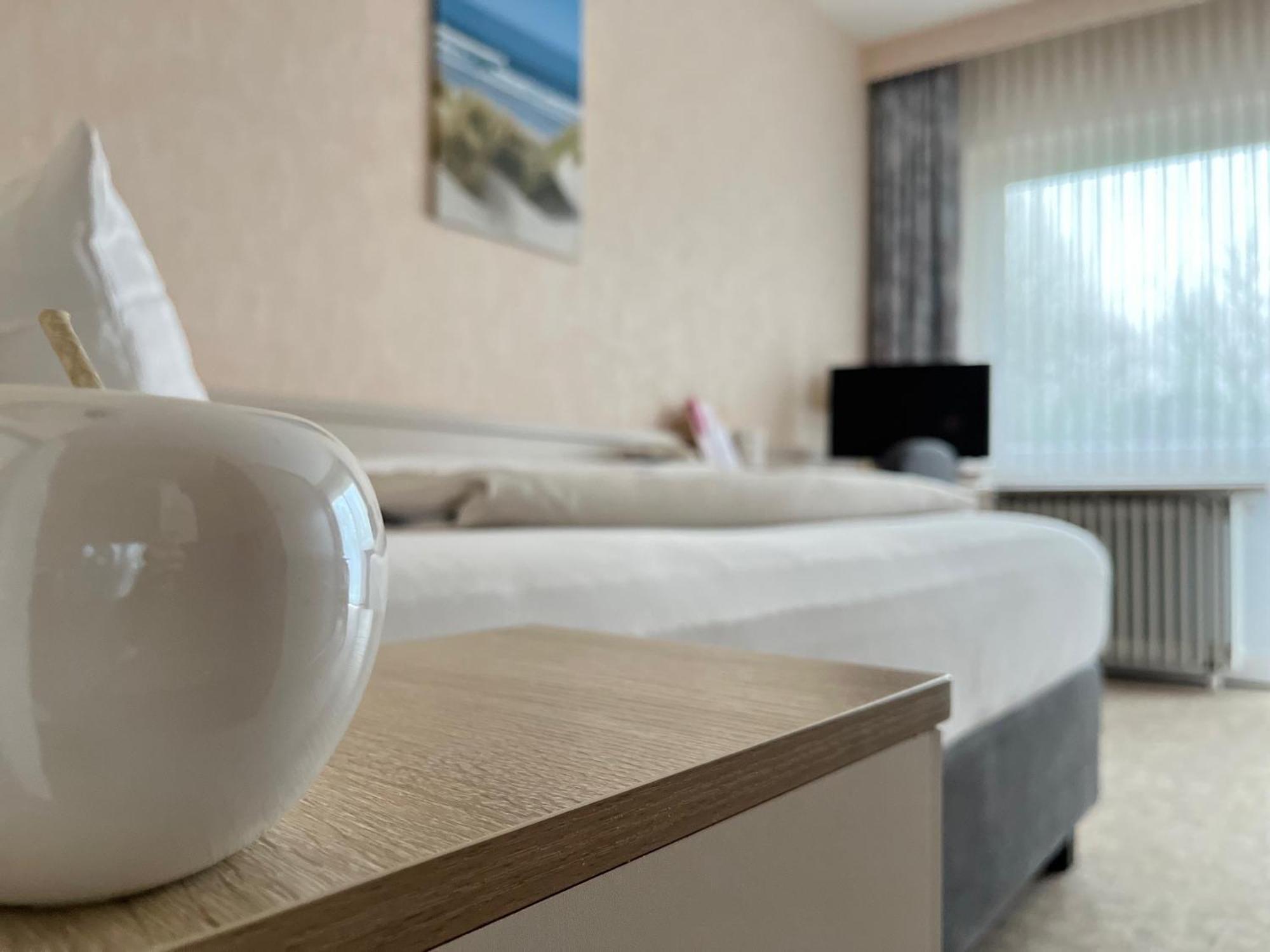באד צווישנהם Hotel Zum Rosenteich מראה חיצוני תמונה